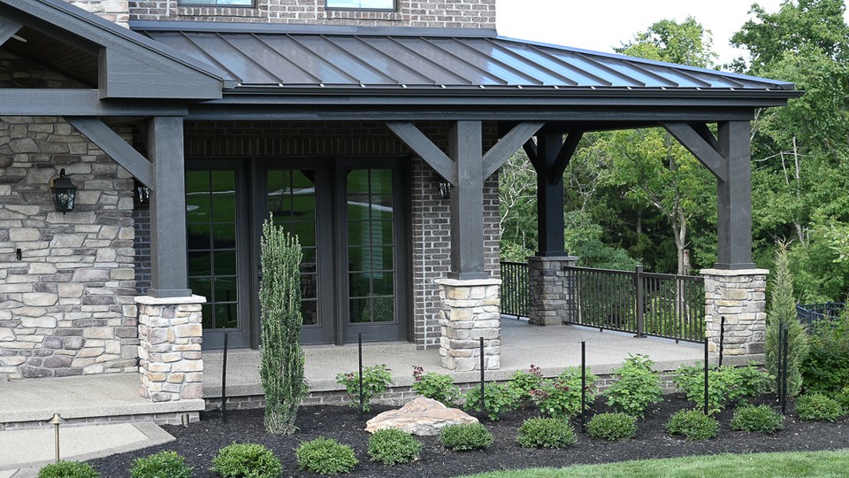 stone installation on balcony pillars 
